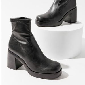 Steve Madden UO Exclusive Hooper Platform Boot